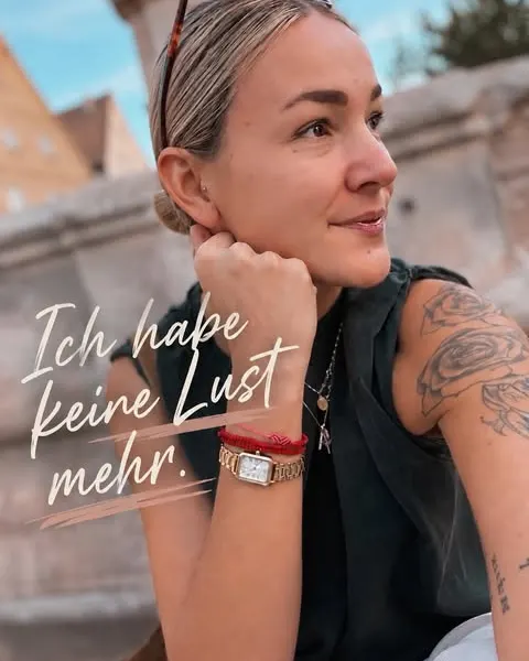 Edith mit Sonnenbrille im Haar und dem Text „Ich habe keine Lust mehr“.